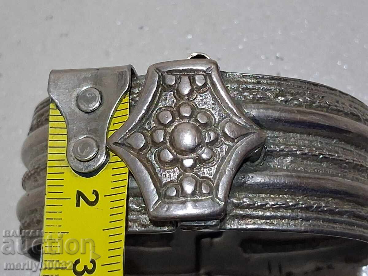 Доставка на Възрожденска сребърна гривна, накит, бижу, колие, пръстен Доставка на Възрожденска сребърна гривна, накит, бижу, колие, пръстен