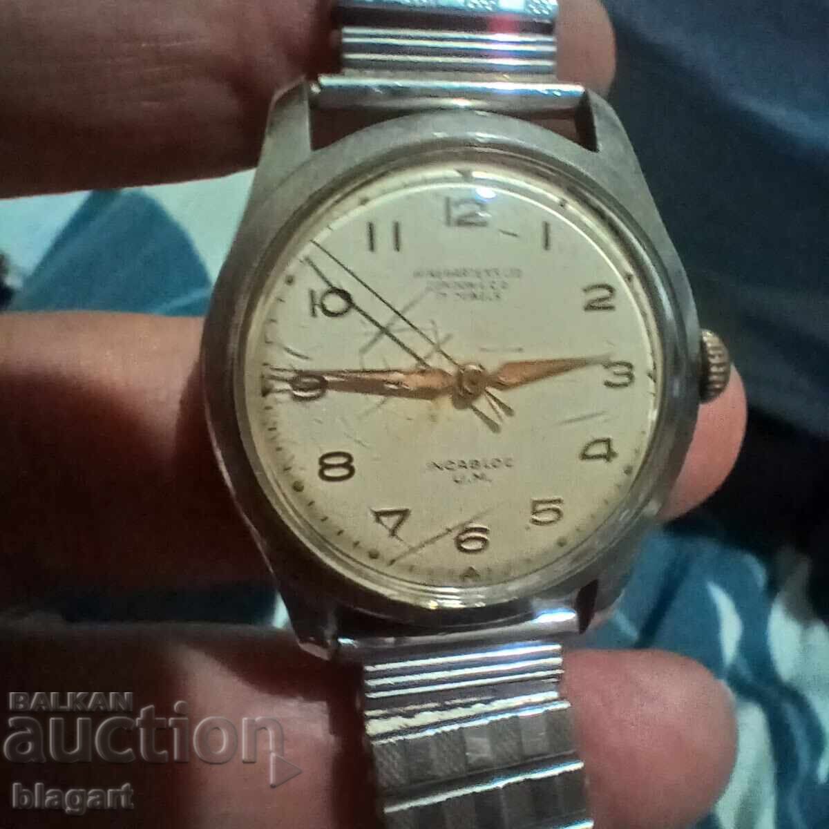 Swiss, military, 17 jewels. Working with price 40.00 BGN | € 20.45 Swiss, military, 17 jewels. Working with price 40.00 BGN | € 20.45