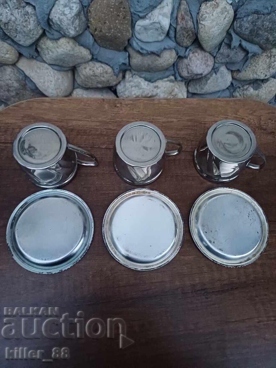 Όμορφα φλιτζάνια με πιατάκια με τιμή 20.00 BGN | € 10.23