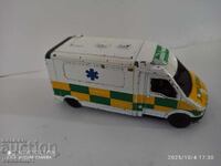 Jucărie veche ambulanță cărucior bus mercedes sprinter 1/43