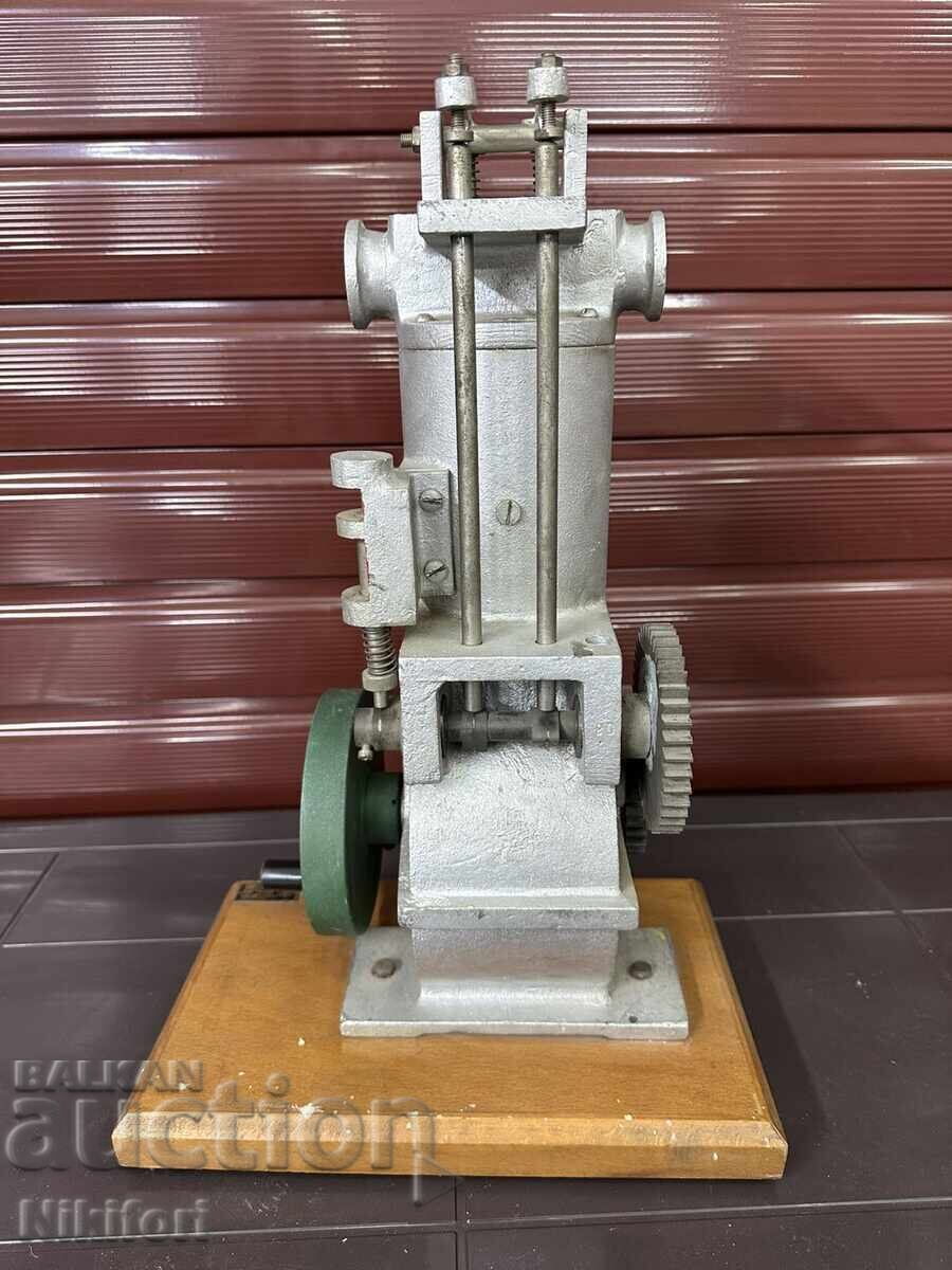 Auction  Social Educational Model of an Internal Combustion Engine Cutaway