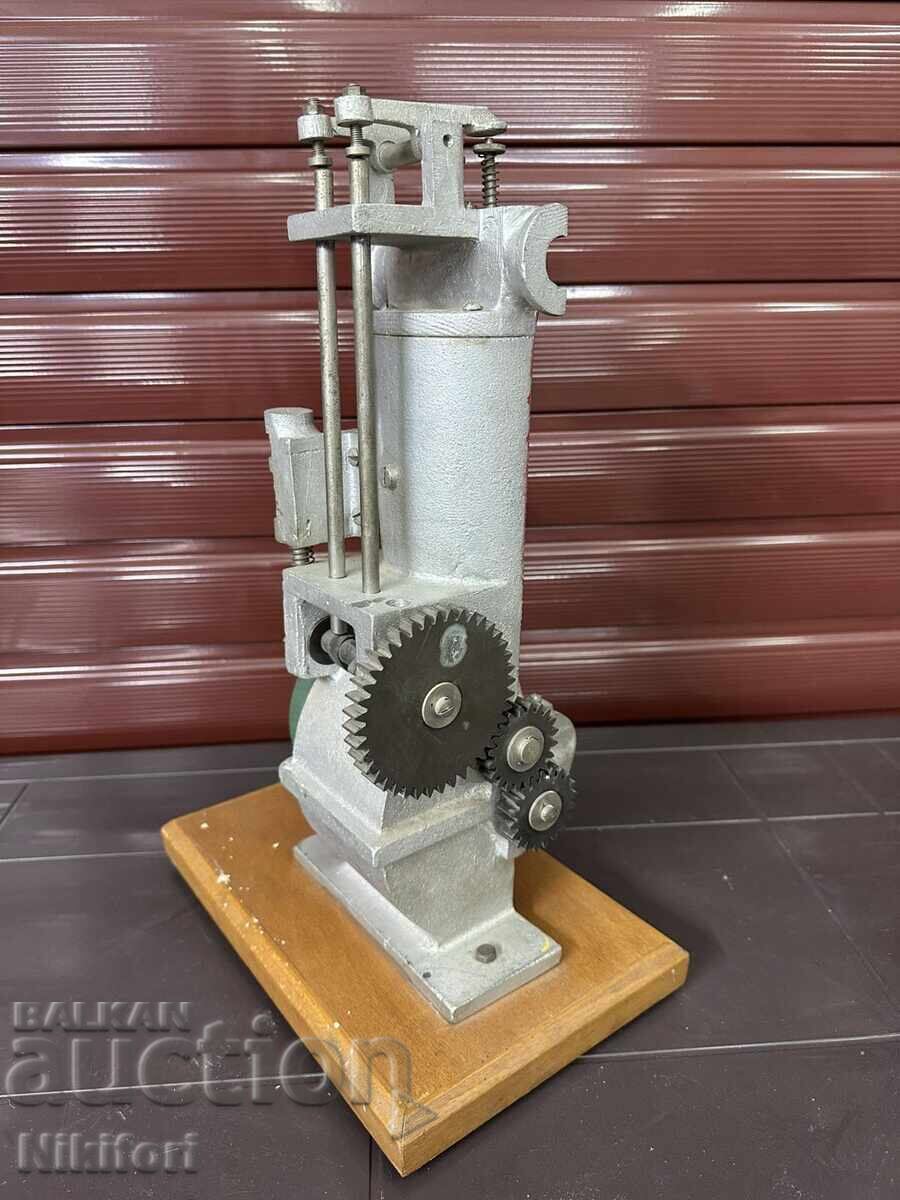 Delivery of Social Educational Model of an Internal Combustion Engine Cutaway