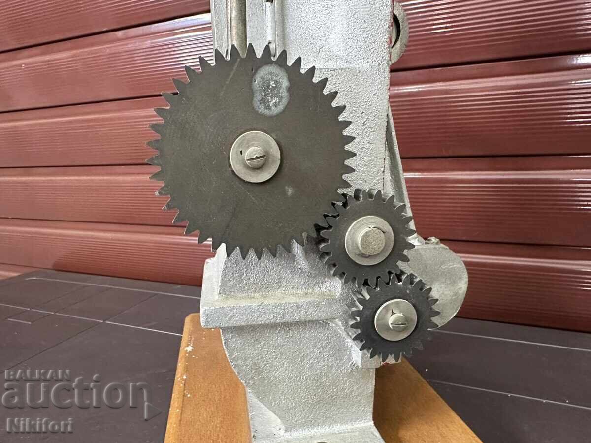 Social Educational Model of an Internal Combustion Engine Cutaway - 5