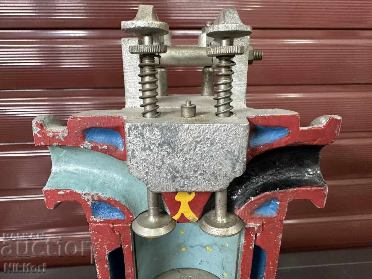 Social Educational Model of an Internal Combustion Engine Cutaway - 6