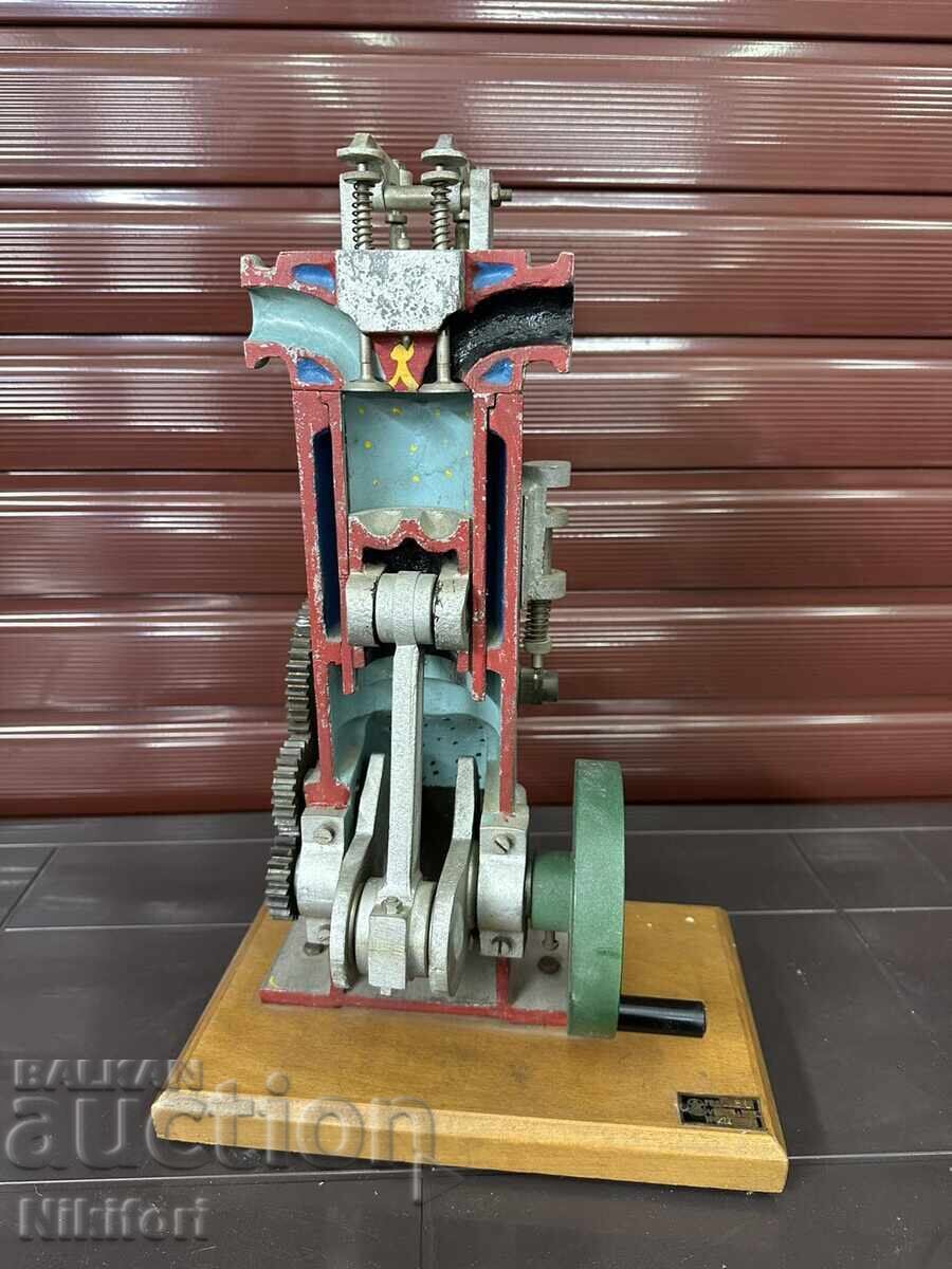 Social Educational Model of an Internal Combustion Engine Cutaway