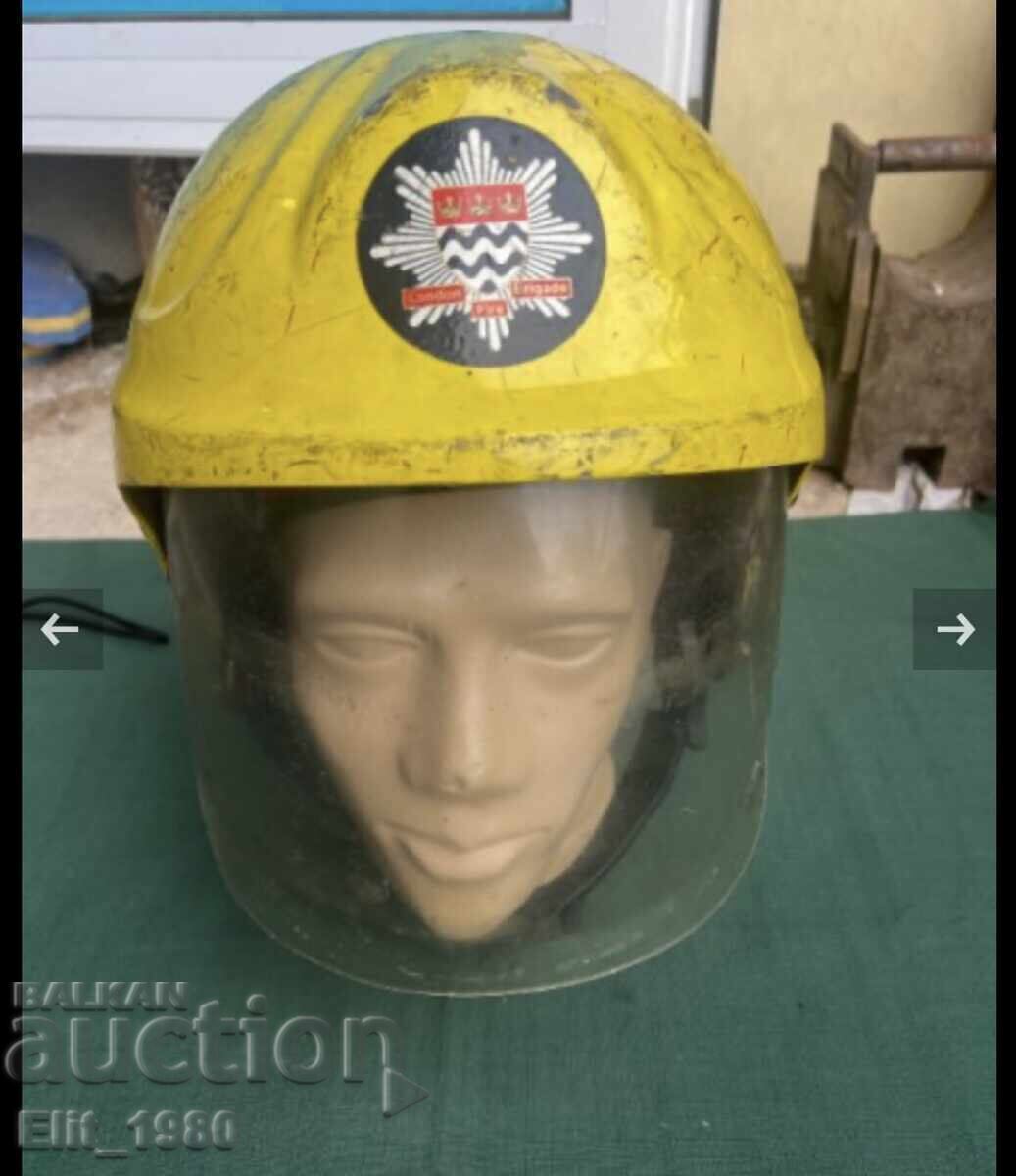Firefighter helmet (England)