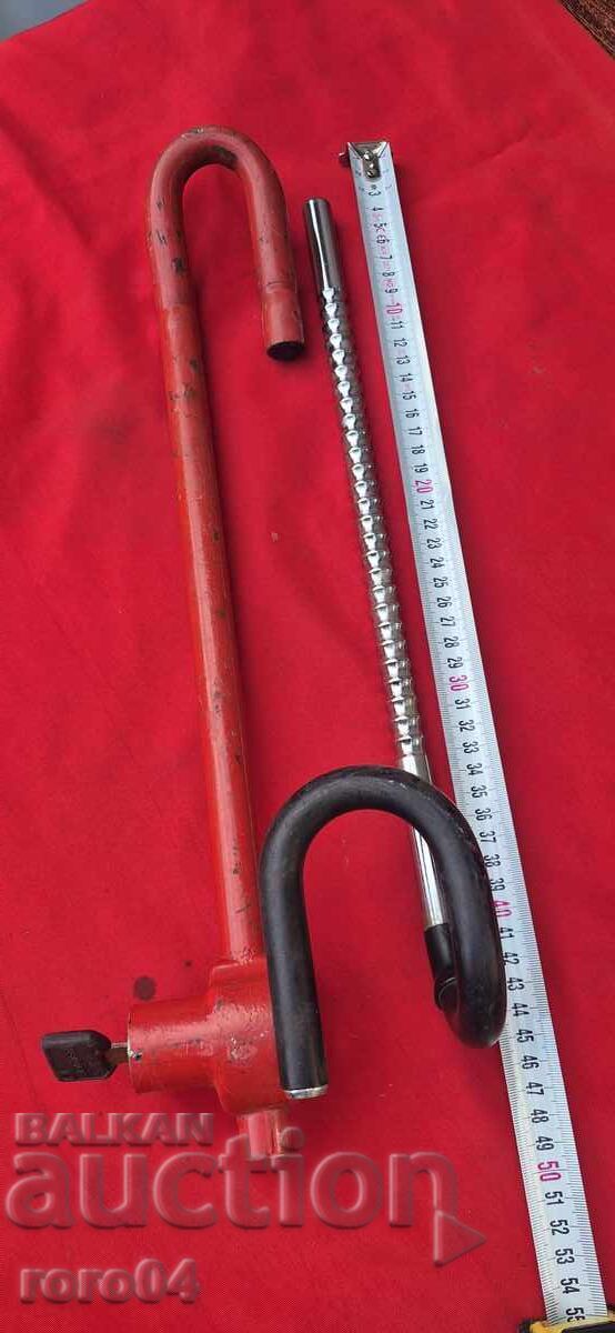 Delivery of Anti-theft steering wheel/pedal lock