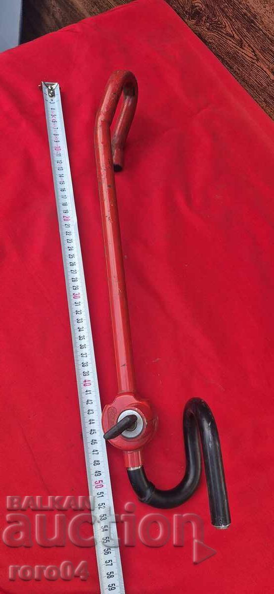 Anti-theft steering wheel/pedal lock
