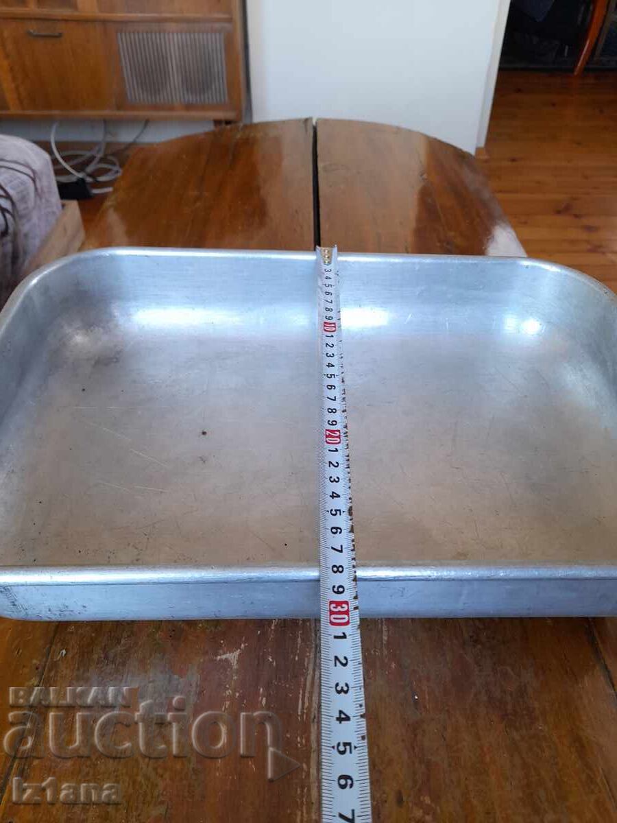 Delivery of Old aluminum tray, casserole