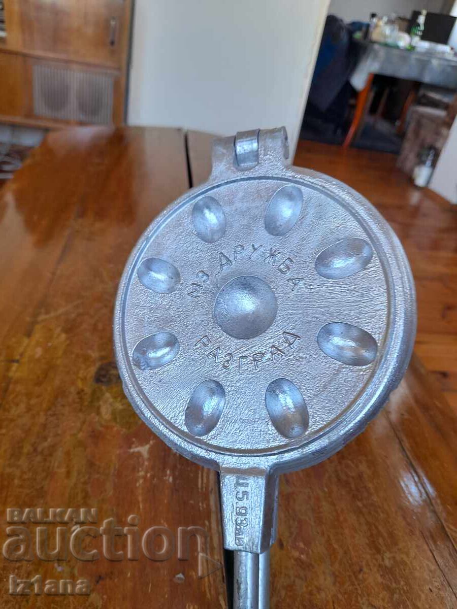 Παλιά συσκευή, φόρμα για ψήσιμο γλυκών, Ξηροί καρποί με τιμή 65.00 BGN | € 33.23