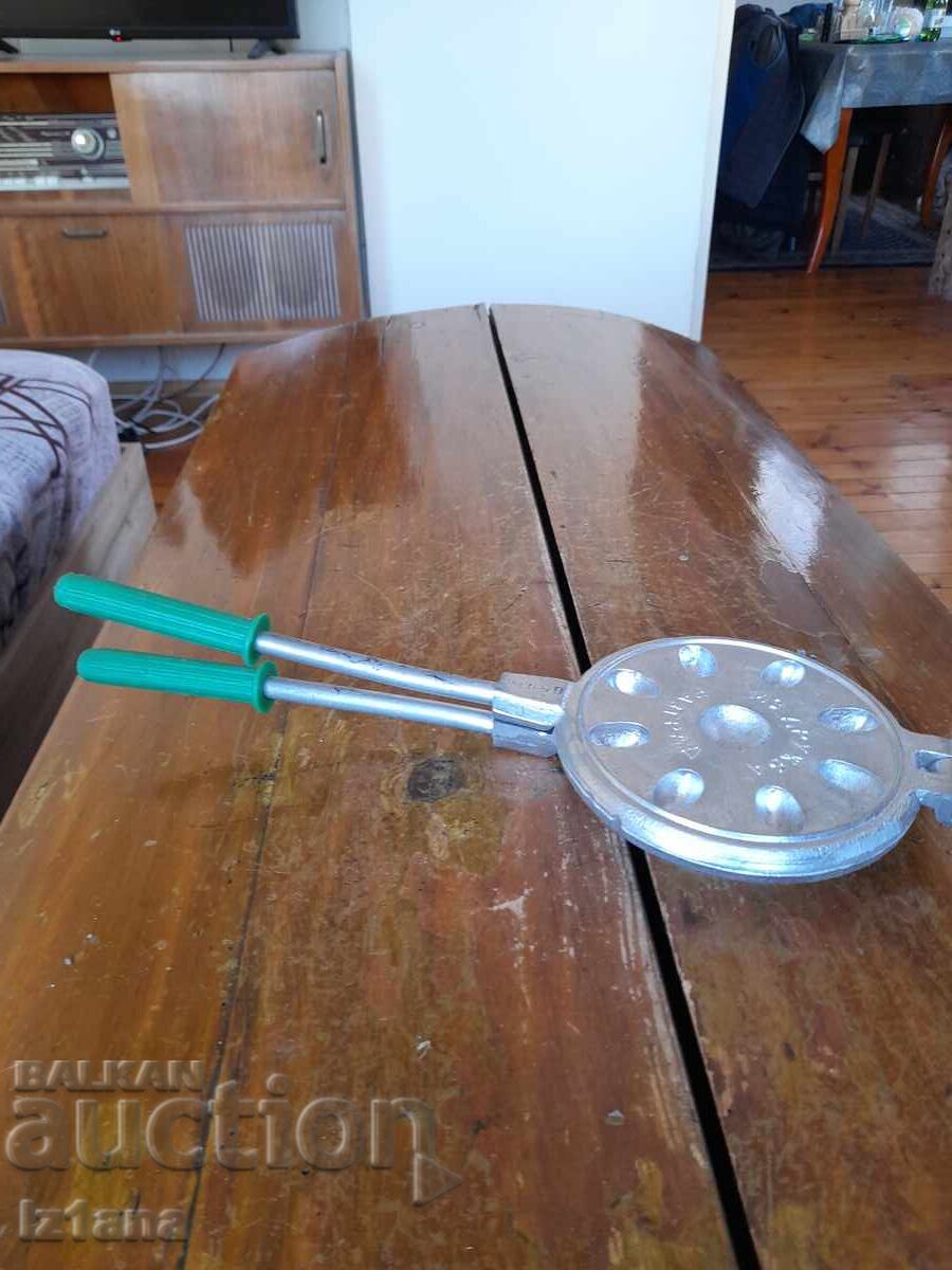 Παλιά συσκευή, φόρμα για ψήσιμο γλυκών, Ξηροί καρποί