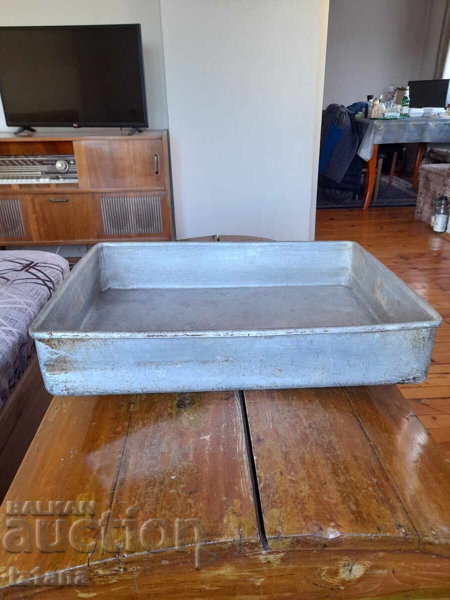Old aluminum tray, casserole