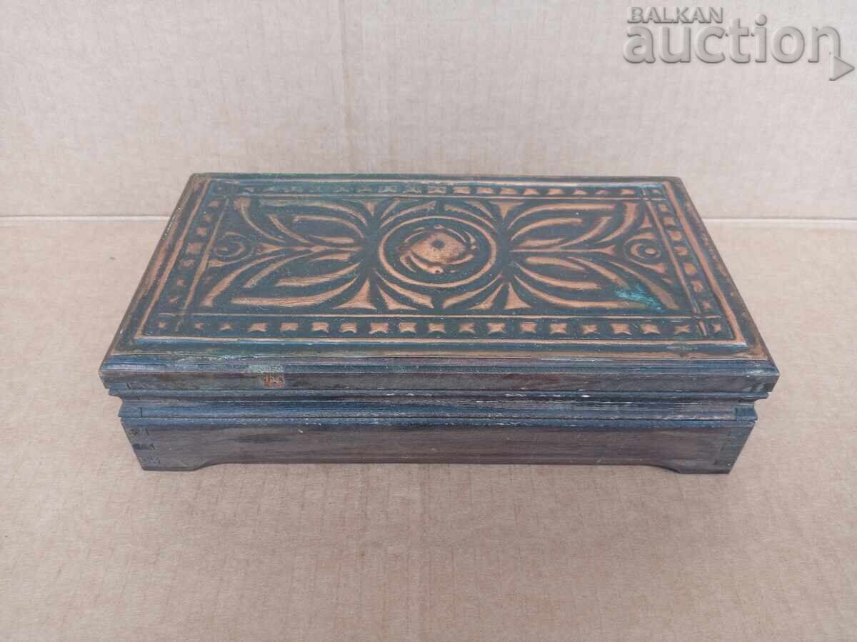 Cutie de bijuterii cu aplicații din alamă retro vintage anii '70 cu preț 41.00 BGN | € 20.96