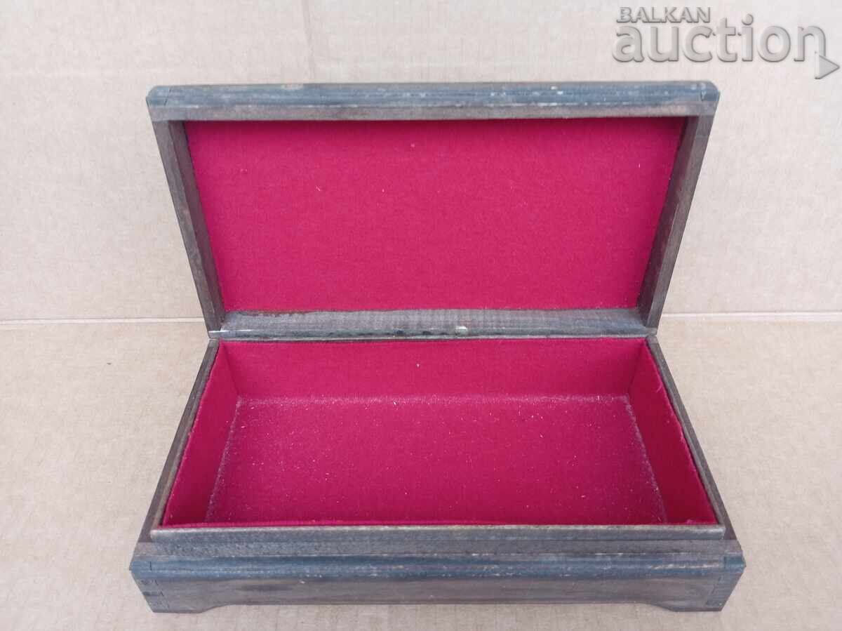 Livrarea Cutie de bijuterii cu aplicații din alamă retro vintage anii '70