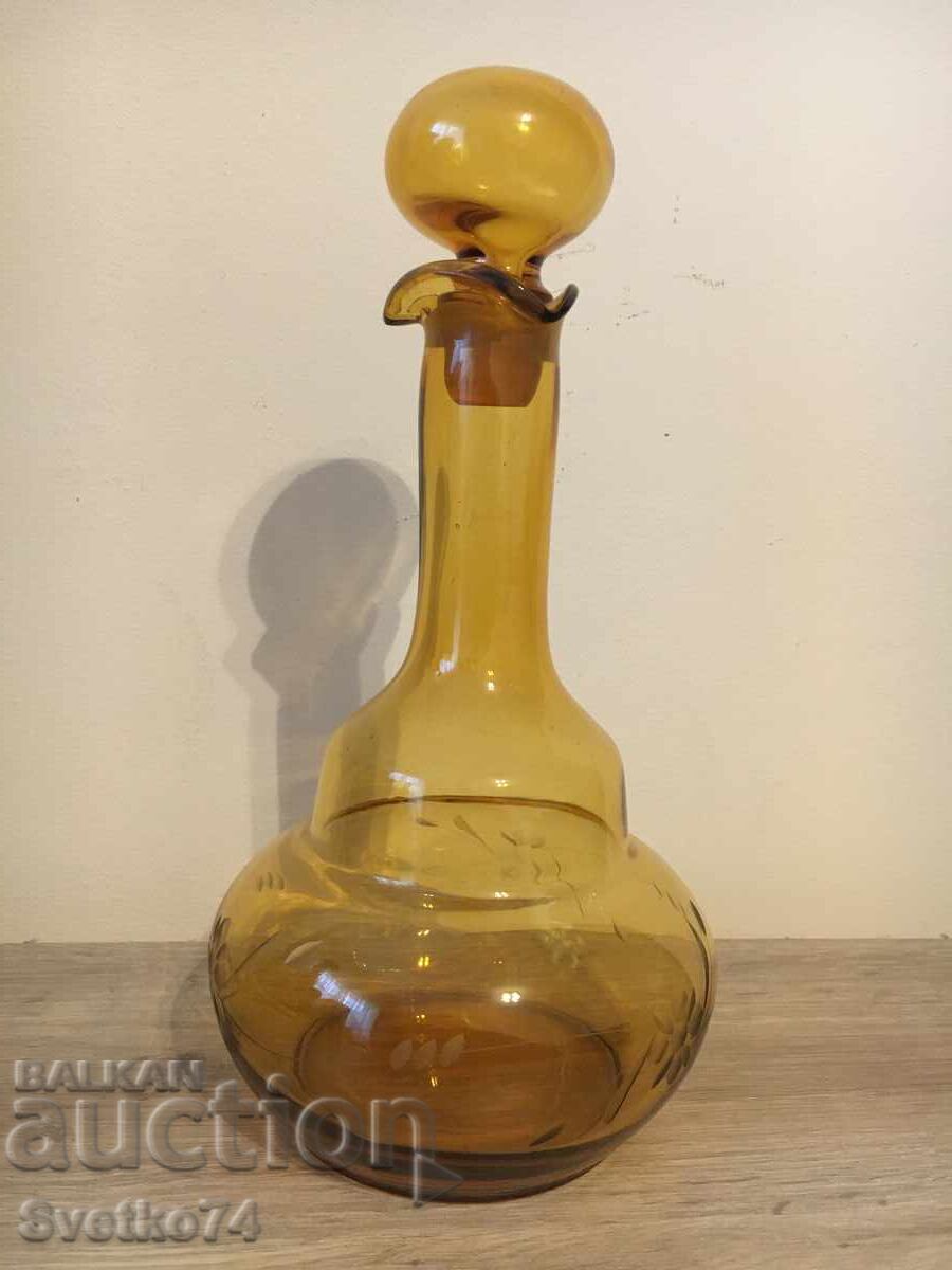 Sticlă veche de culoare chihlimbar Sticlă veche de culoare chihlimbar