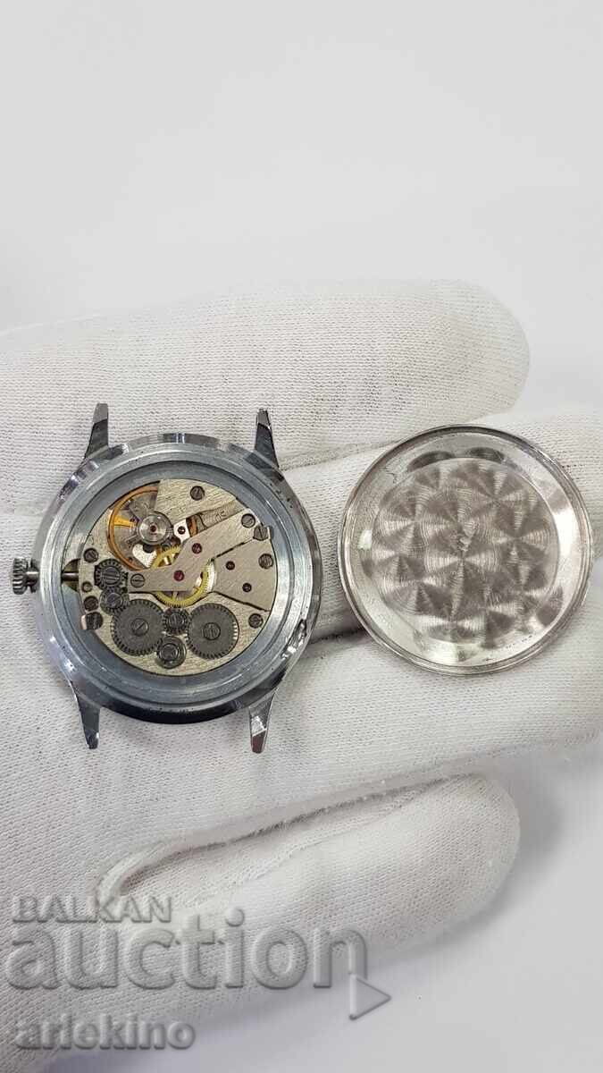 Δημοπρασία Σοβιετικό ρολόι χειρός Σλάβα με ημερομηνία, λειτουργικό