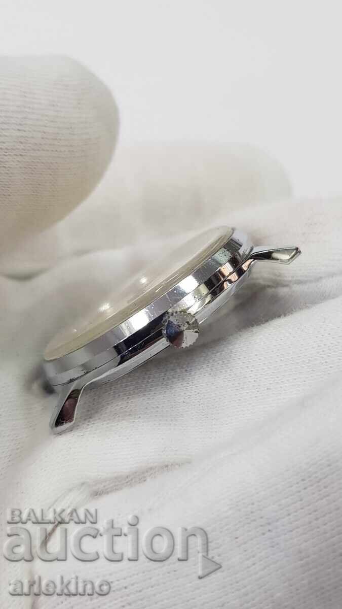 Παράδοση Σοβιετικό ρολόι χειρός Σλάβα με ημερομηνία, λειτουργικό