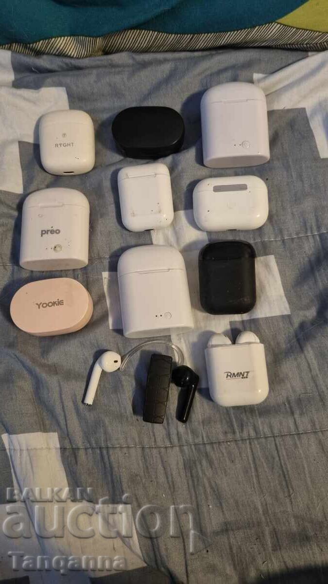 Headphones with lips Headphones with lips