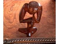 Gânditorul - Figurină din lemn