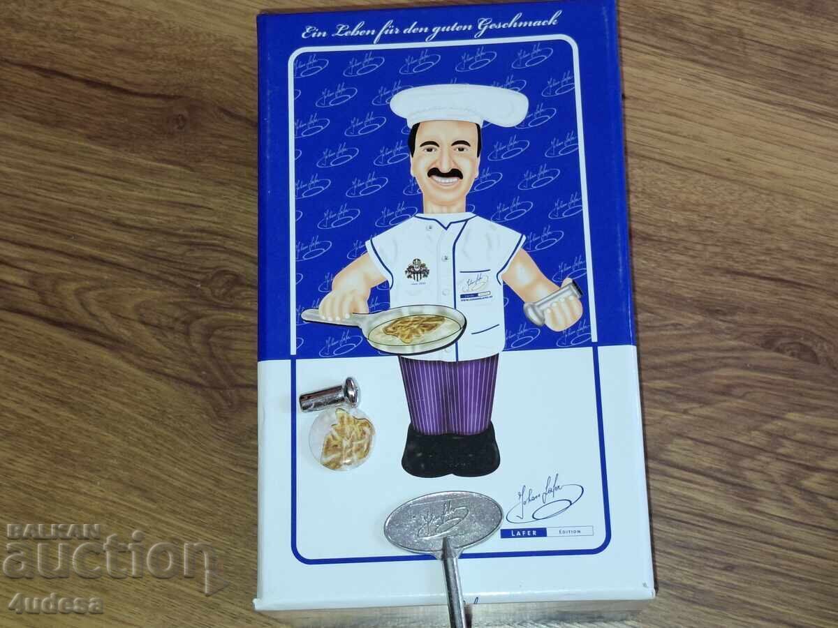 Jucărie mecanică indiană din tablă, bucătar, Made in India - 5 Jucărie mecanică indiană din tablă, bucătar, Made in India - 5