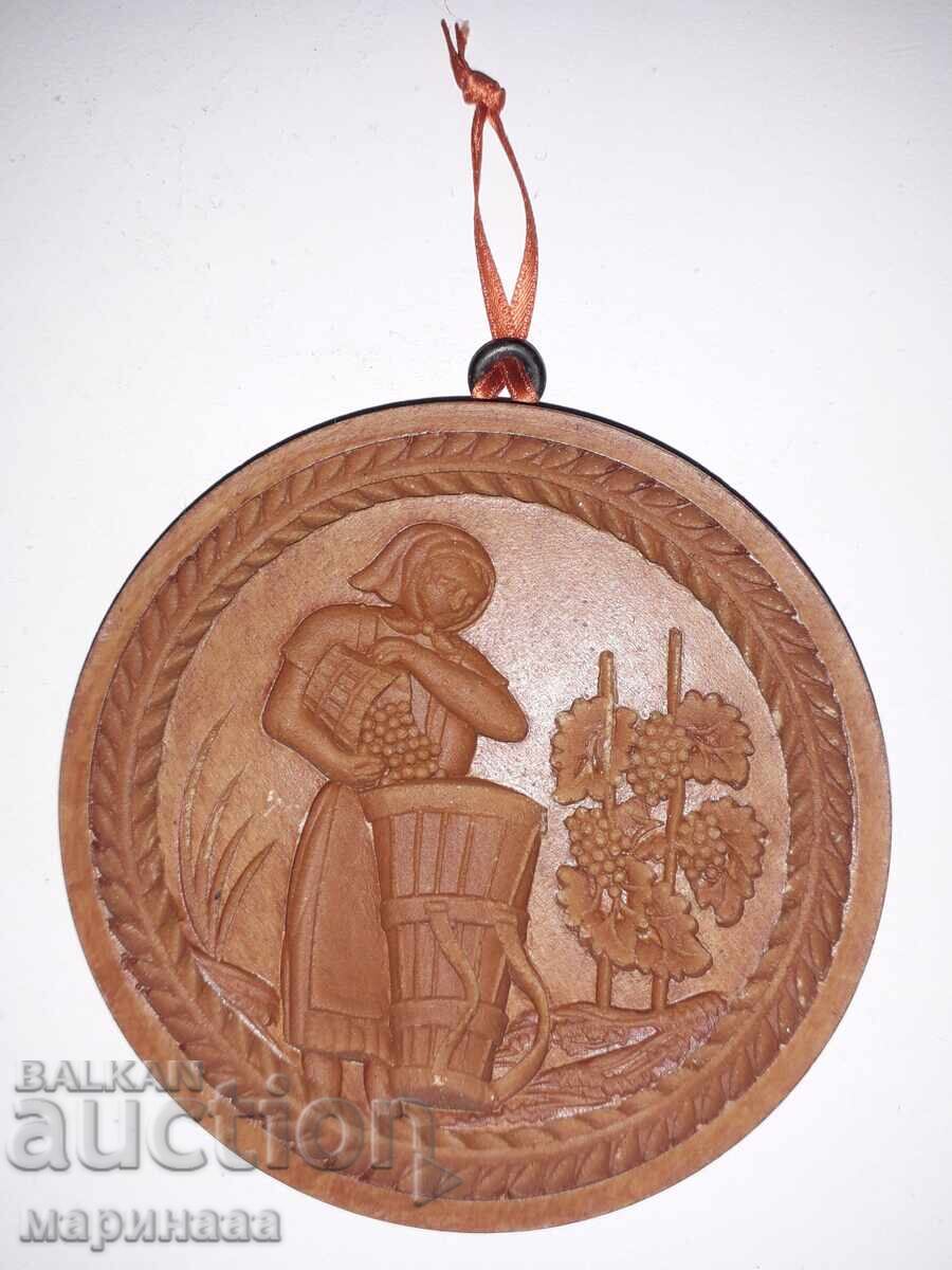 FORM. WOOD FORM. WOOD