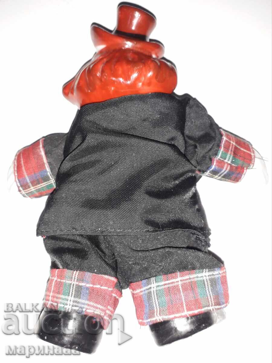 PĂPUȘĂ VECHE. CLOVN. PORȚELAN cu preț 5.00 BGN | € 2.56