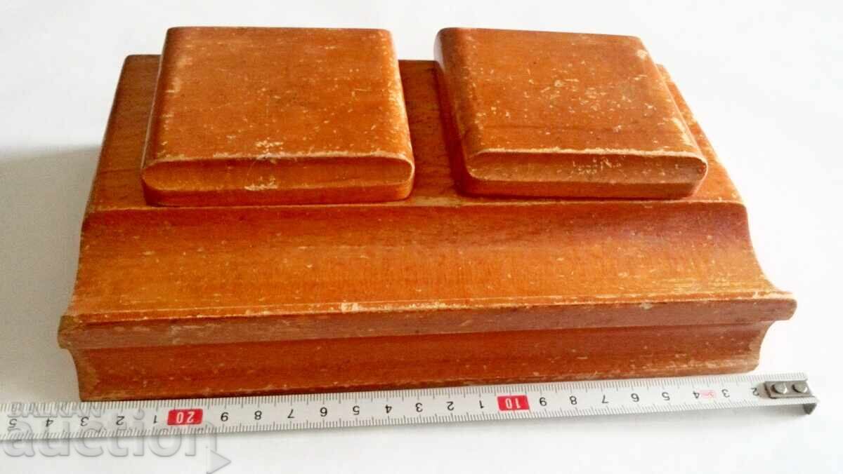 дървена, двойна мастилница от 1940те год. дървена, двойна мастилница от 1940те год.