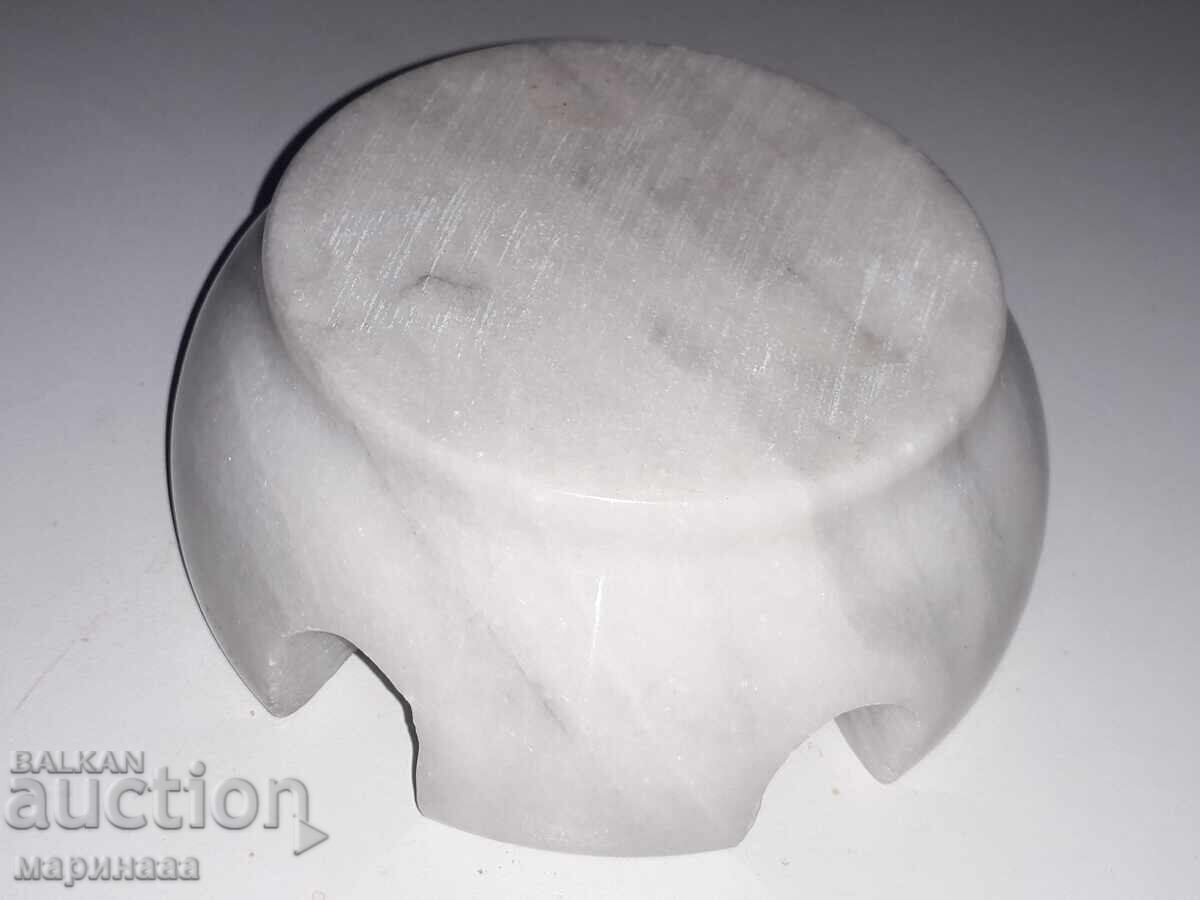 Доставка на МАСИВЕН СВЕЩНИК. МРАМОР