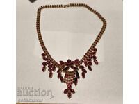 Colier placat cu aur cu granate roșii, cristale, anii '50