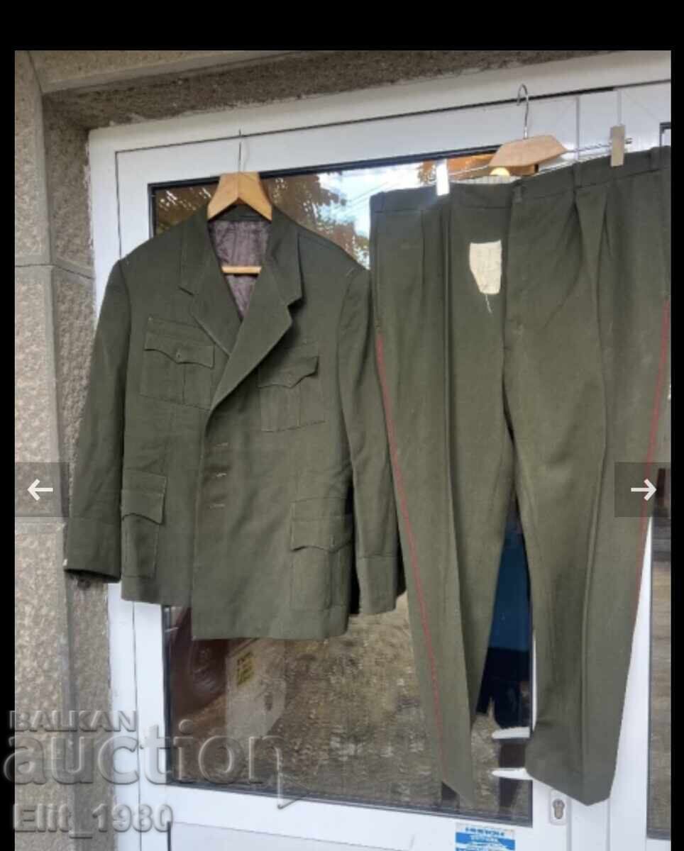 Uniformă de ofițer, socialim timpuriu Uniformă de ofițer, socialim timpuriu