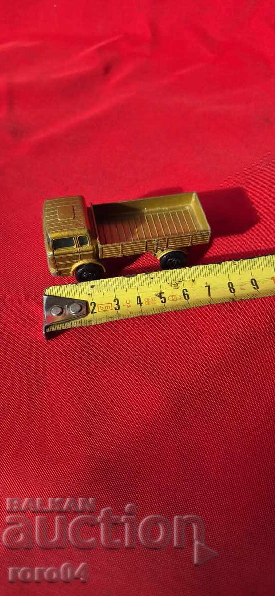 MATCHBOX - 5 MATCHBOX - 5