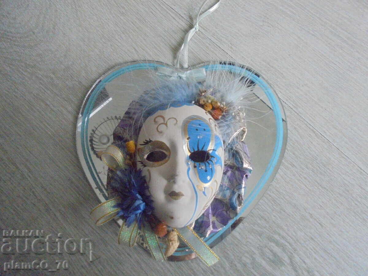 №*8298 Стара стенна маска