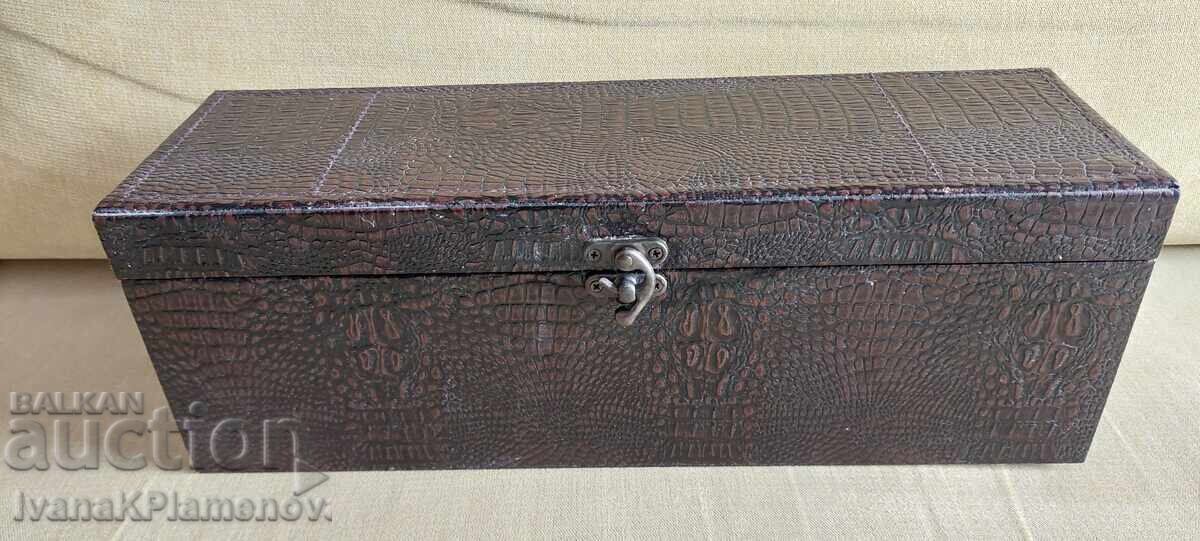 Δημοπρασία Κουτί κρασιού για τους γνώστες