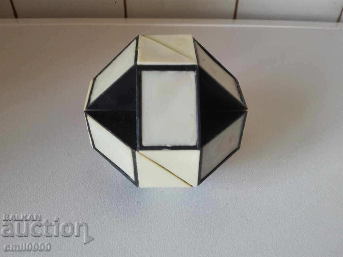 Șarpele lui Rubik. Șarpele lui Rubik.