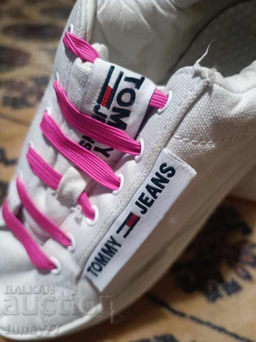 Tommy Hilfiger Original Oversized Label Icon Sneaker EN0EN00787 White with price 25.00 BGN | € 12.78