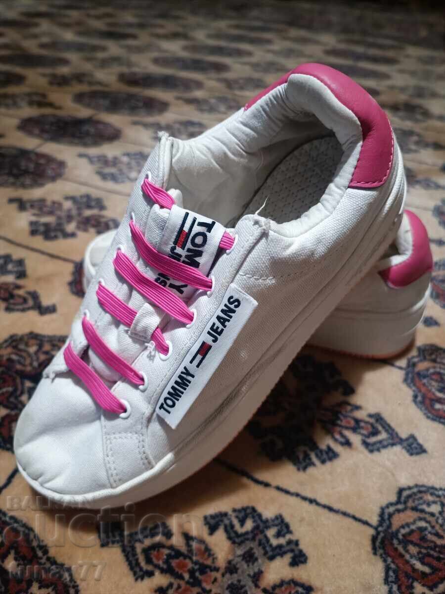 Tommy Hilfiger Original Oversized Label Icon Sneaker EN0EN00787 White