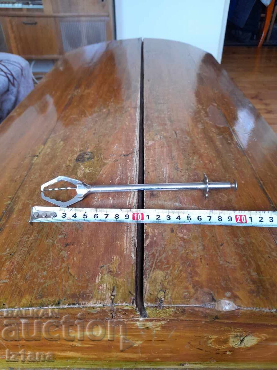 Стара щипка за лед с цена 37.00 лв. | € 18.92 Стара щипка за лед с цена 37.00 лв. | € 18.92