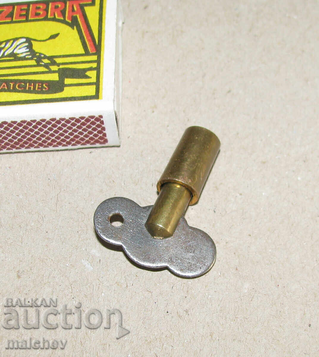 Cheie pentru ceas de perete de masă, orificiu 4,5/4,5 mm, excelent cu preț 12.00 BGN | € 6.14