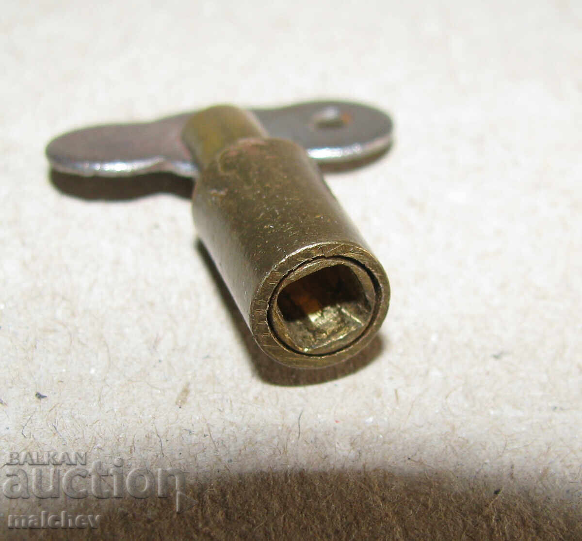 Livrarea Cheie pentru ceas de perete de masă, orificiu 4,5/4,5 mm, excelent