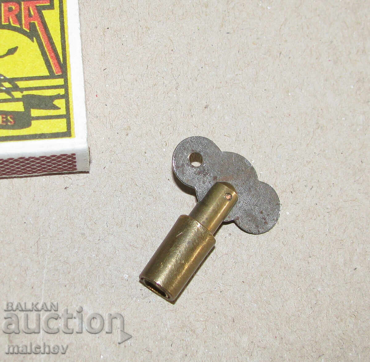 Cheie pentru ceas de perete de masă, orificiu 4,5/4,5 mm, excelent