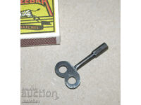 Cheie pentru jucării din tablă metalică, orificiu 3/3 mm. Am 2 buc