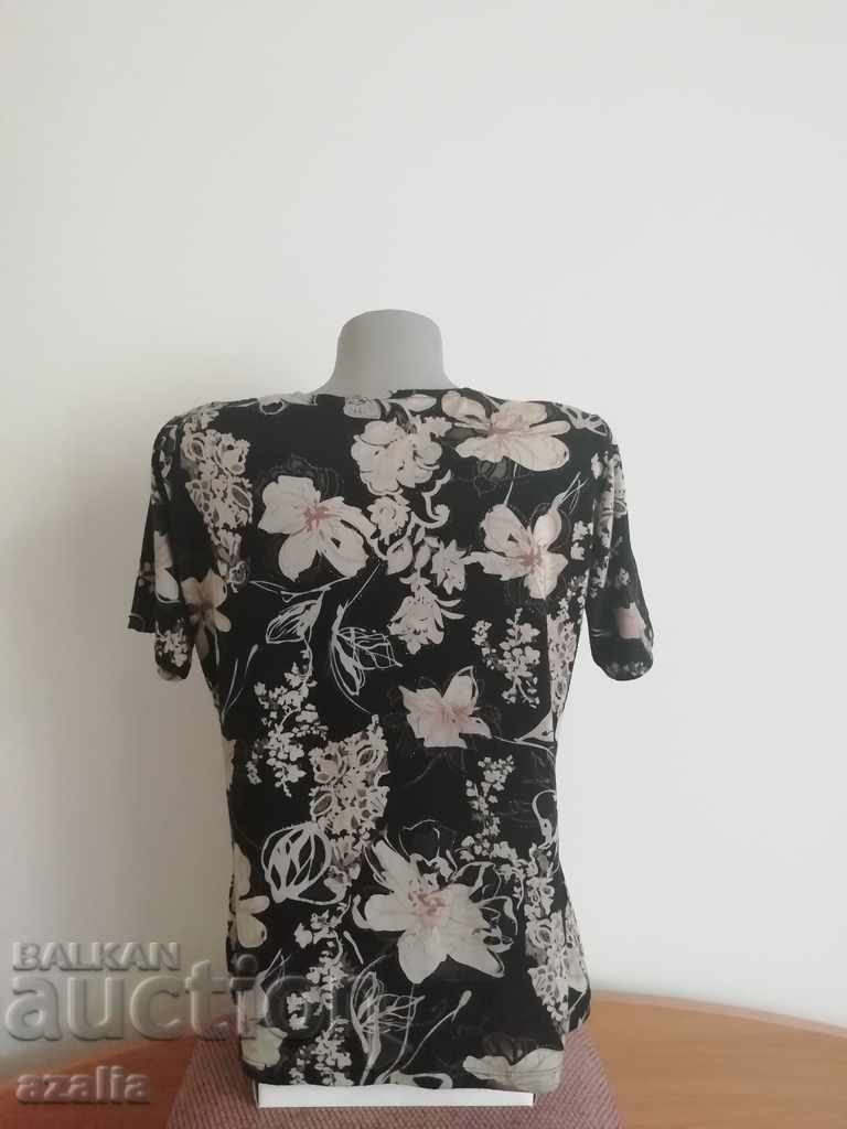 Livrarea Bluza cu maneca scurta Livrarea Bluza cu maneca scurta