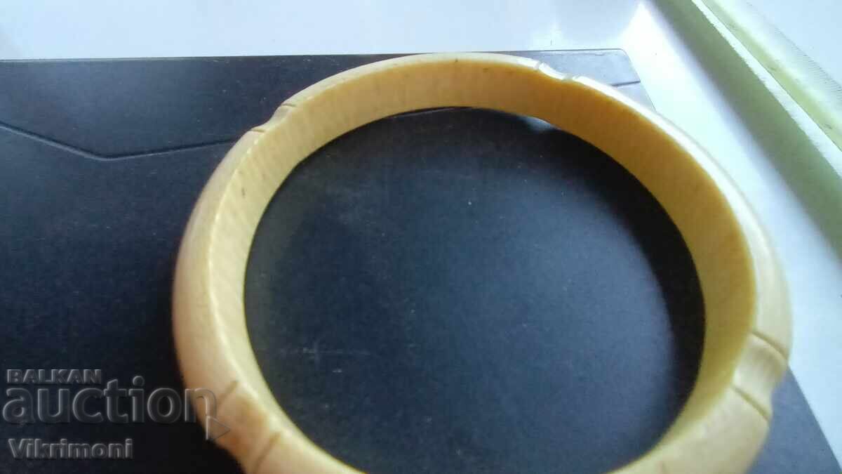 Delivery of Ivory bracelet Old vintage