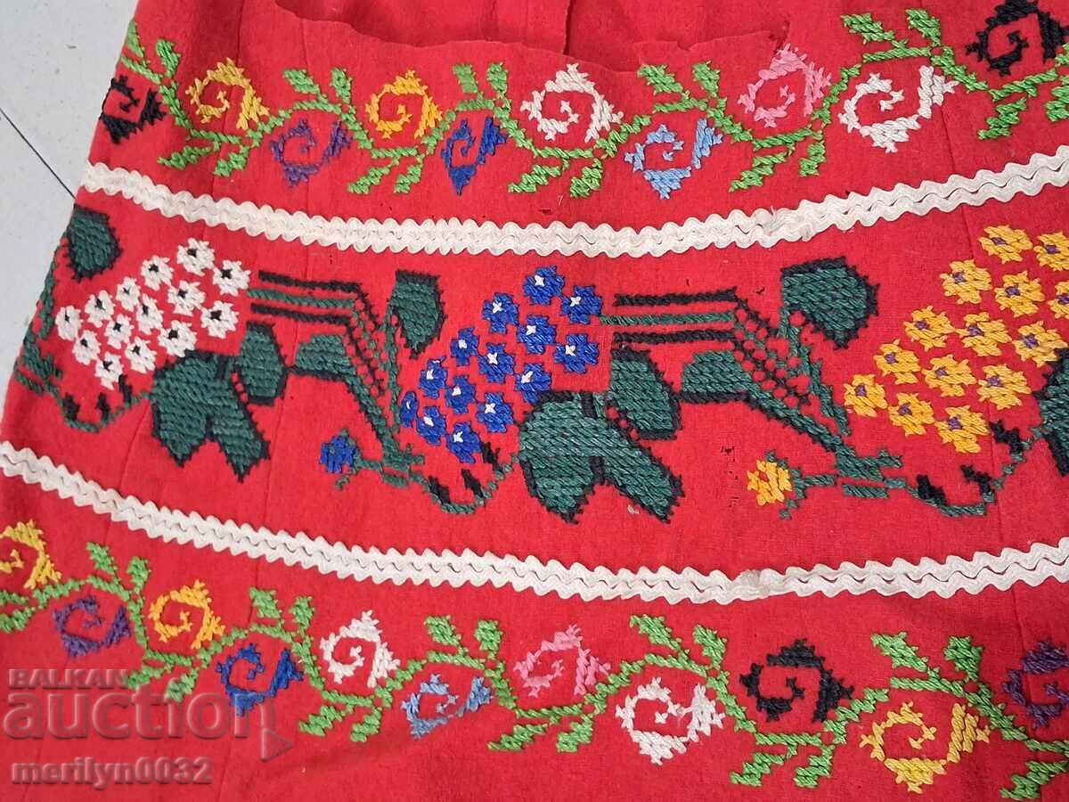 Παράδοση Κάτω κεντημένο μέρος από παλιό σουκμάν μάλλινο ύφασμα φορεσιά