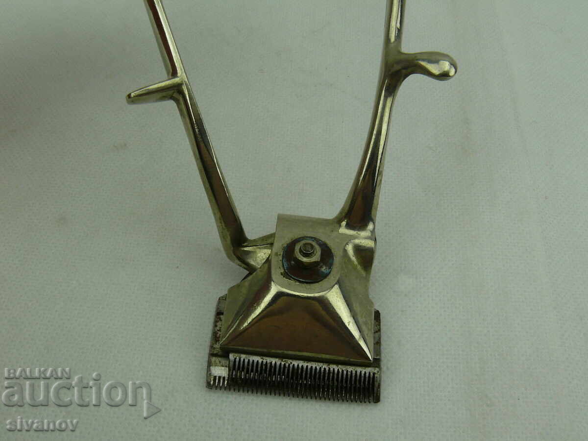 Mașină de tuns manuală veche DELTA Solingen #2483 cu preț 19.99 BGN | € 10.22