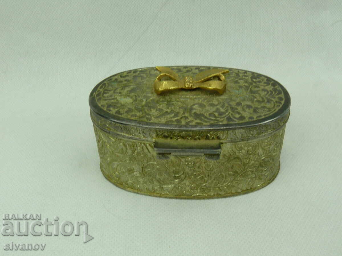 Auction  Interesting metal jewelry box #2488