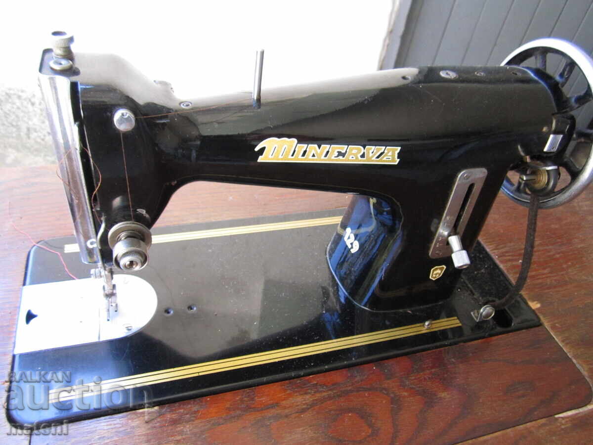 MAȘINĂ DE CUSUT VECHE CEHĂ MINERVA - 5