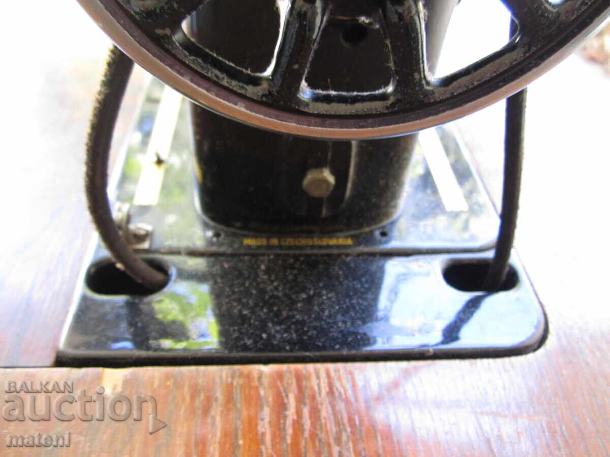 MAȘINĂ DE CUSUT VECHE CEHĂ MINERVA - 6