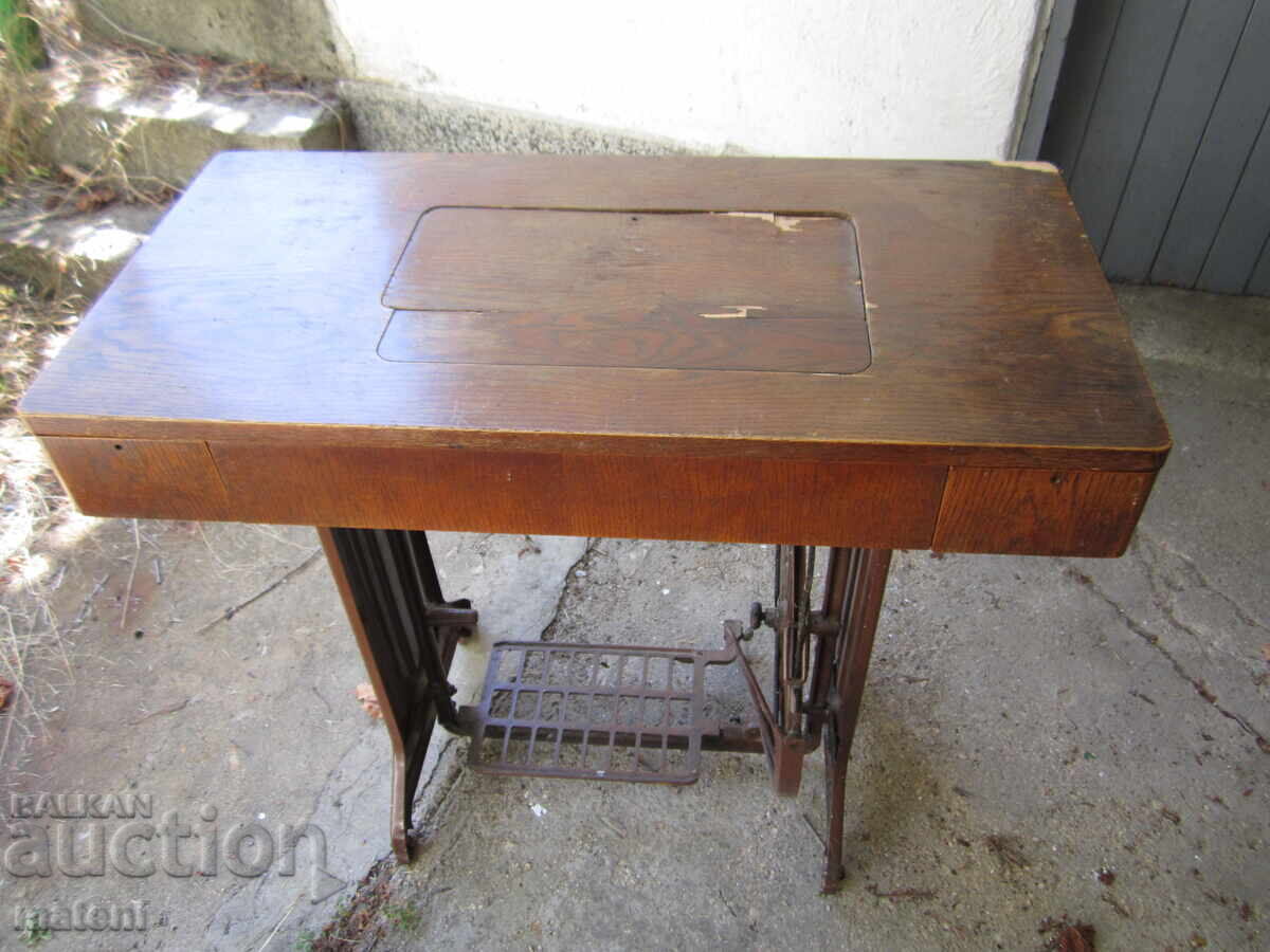 MAȘINĂ DE CUSUT VECHE CEHĂ MINERVA - 7