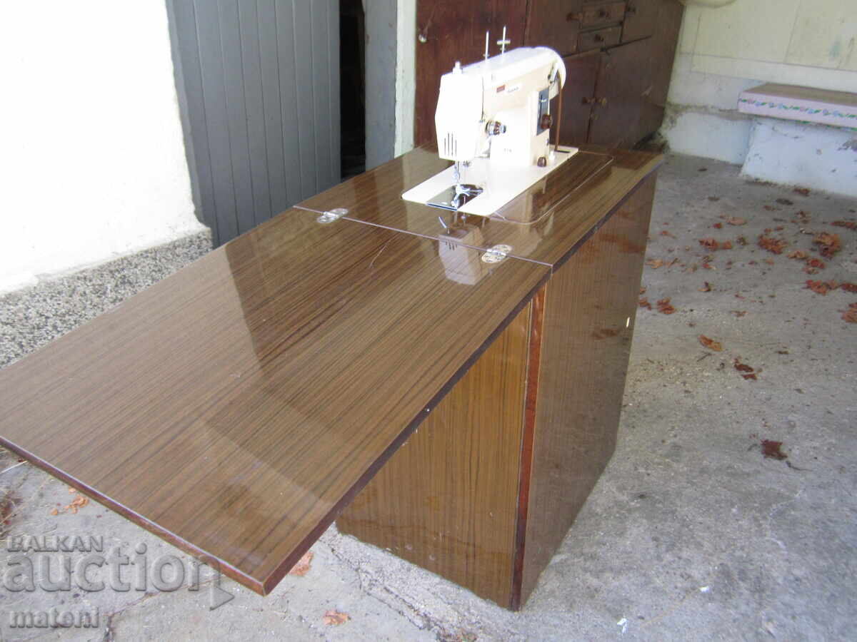 Licitație MAȘINĂ DE CUSUT POLONEZĂ VECHE LUCZNIK Licitație MAȘINĂ DE CUSUT POLONEZĂ VECHE LUCZNIK